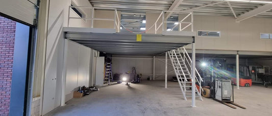 Deels gebruikte entresolvloer, verdiepingsvloer(63m²)12000x5250x3000 mm (lxbxh)